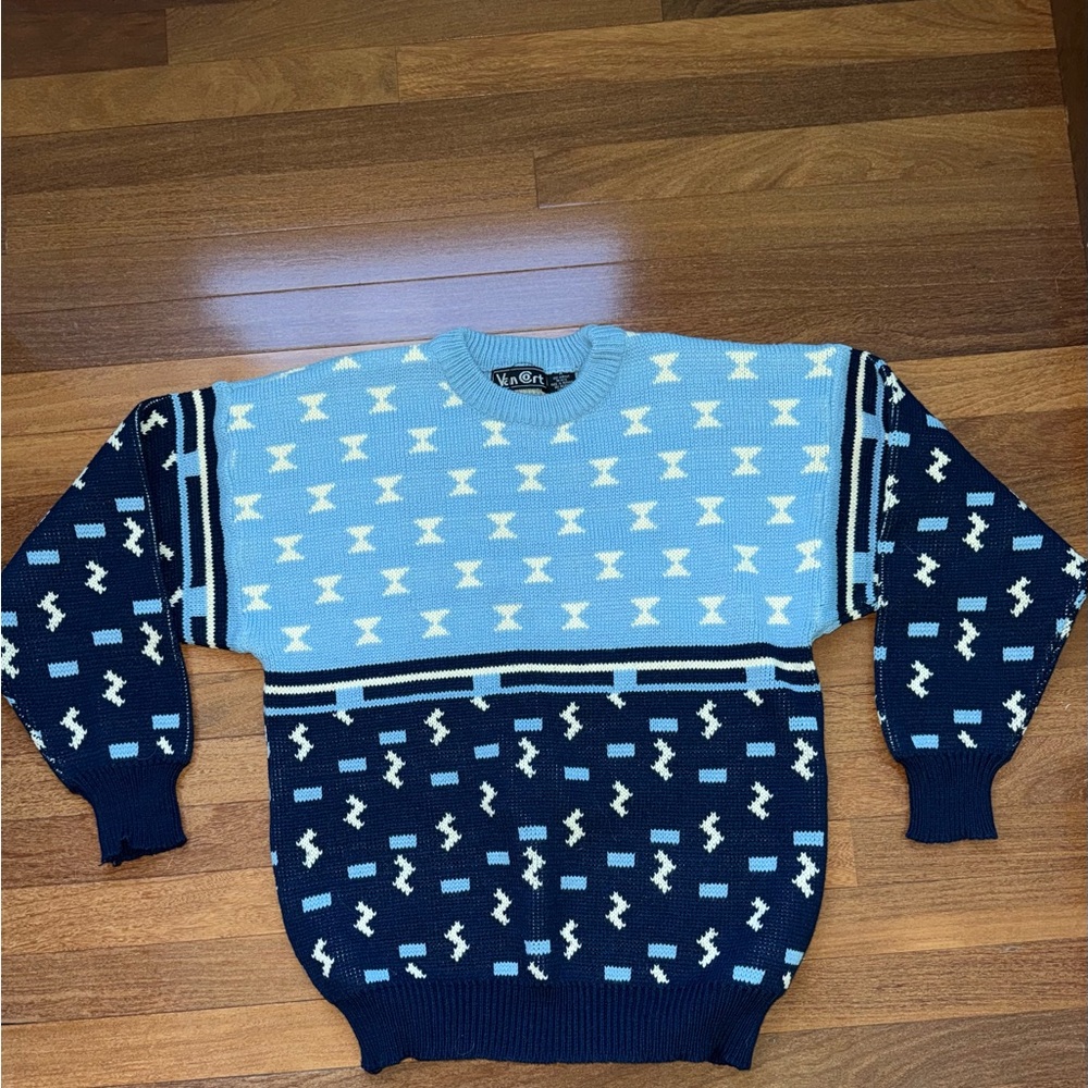 Vintage Light Blue and Navy Men's Crewneck Sweater
